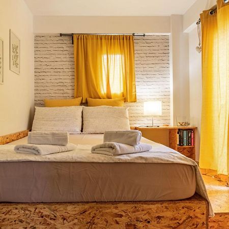 Downtown Central Suite With Private Parking Kalamáta Kültér fotó