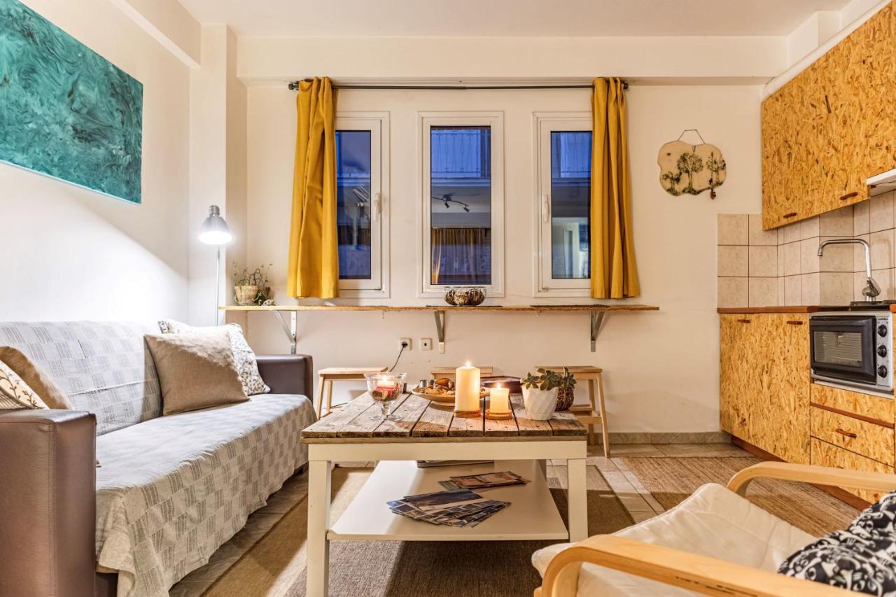 Downtown Central Suite With Private Parking Kalamáta Kültér fotó