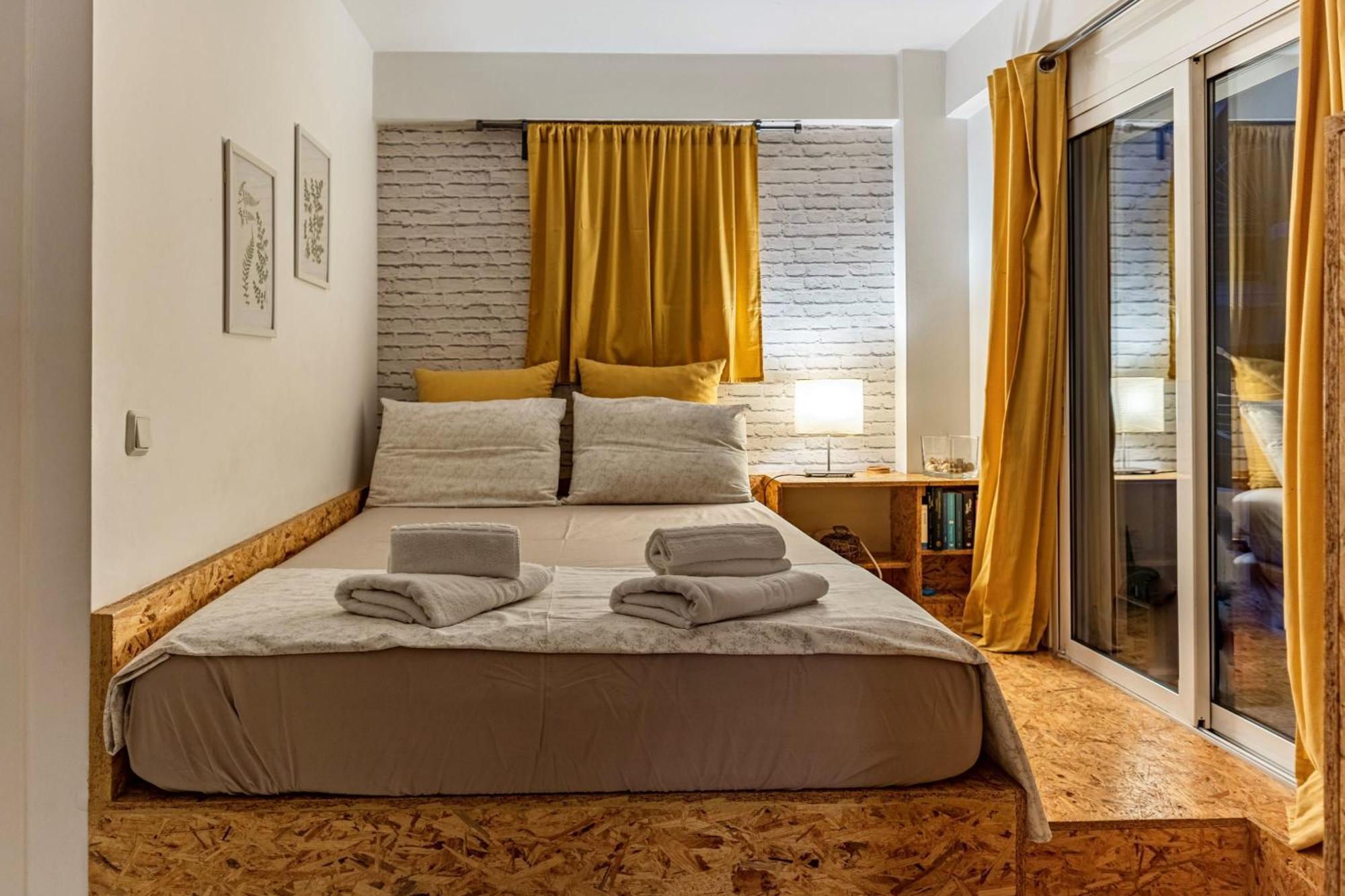 Downtown Central Suite With Private Parking Kalamáta Kültér fotó